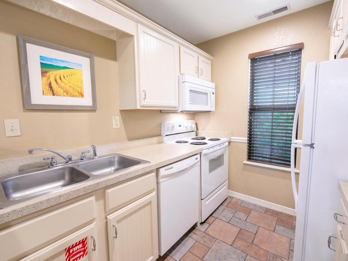 Holiday Inn Club Vacations Fox River Resort At Sheridan Bagian luar foto